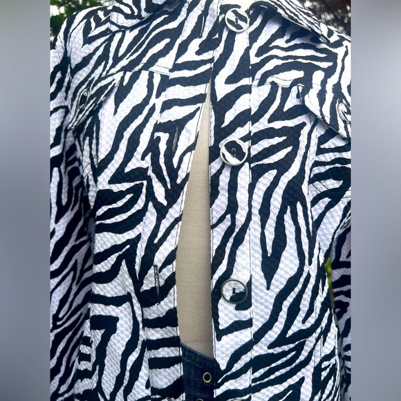 CHICO’S Zebra Print Women's Top - Picture 5 of 8